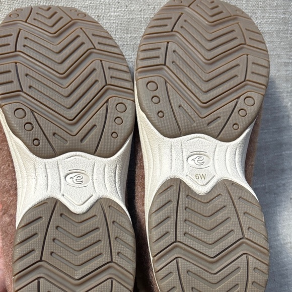 NWT Easy Spirit
Women's Treepose Cozy Slipper Booties sz 6 - Picture 6 of 8